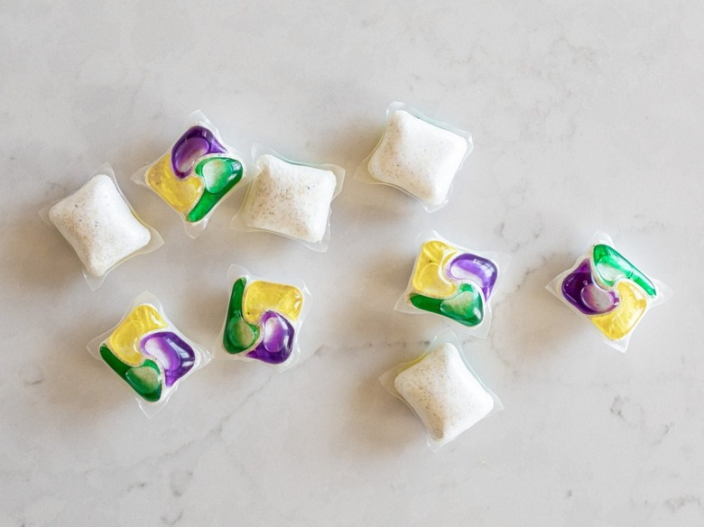 What Dishwasher Pods Are All Liquid אילו תרמילי מדיח כלים הם נוזלים