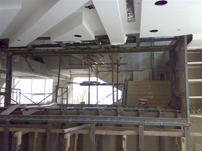 Depozita akrilike e peshkut me porosi - instalim