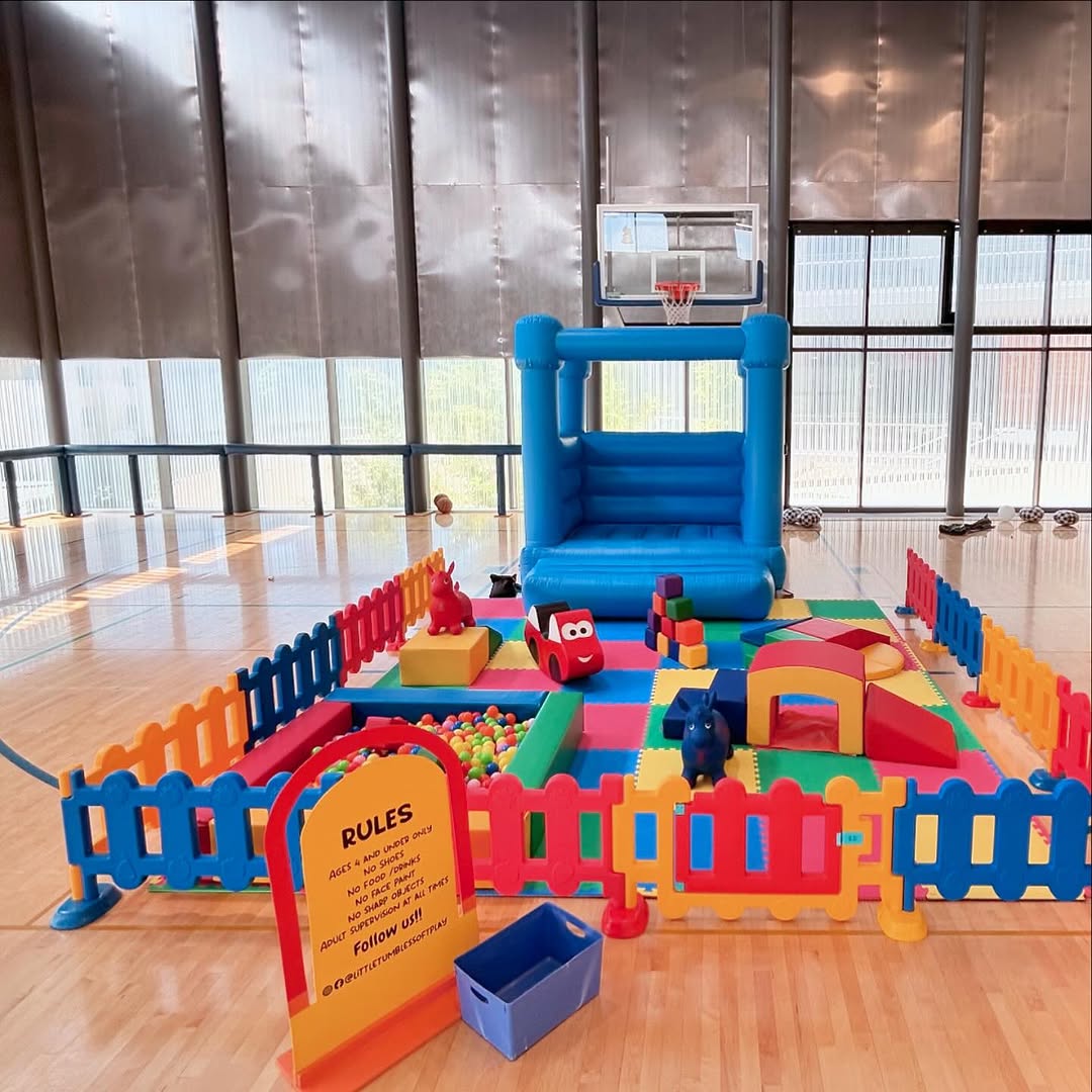 Fr&ouml;hliches Prim&auml;rfarben-Set f&uuml;r Kinder, weicher Indoor-Spielplatz mit H&uuml;pfhaus