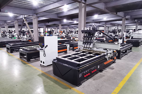 CNC Nesting Router: Jak maximalizovat využit&iacute; archů a sn&iacute;žit v&yacute;robn&iacute; n&aacute;klady