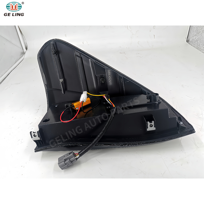 Lampu Belakang Toyota Hilux Revo 2016
