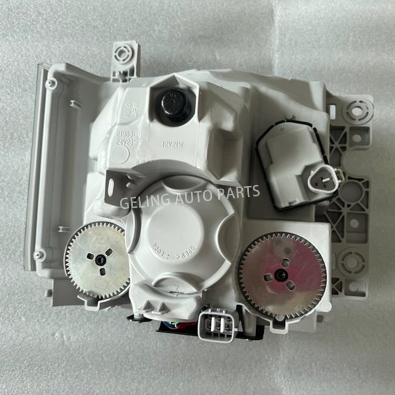 المصباح الأمامي لـ Isuzu 700p للأمام
