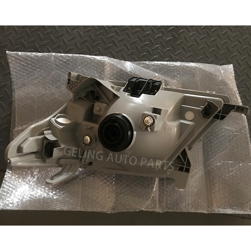 Faro anteriore Toyota Hilux Vigo 2004