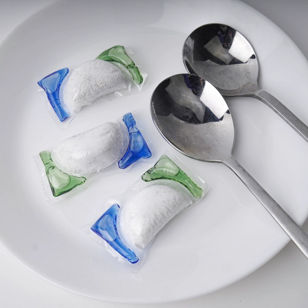 ما الذي يجب استخدامه في حالة نفاد كبسولات غسالة الأطباق؟