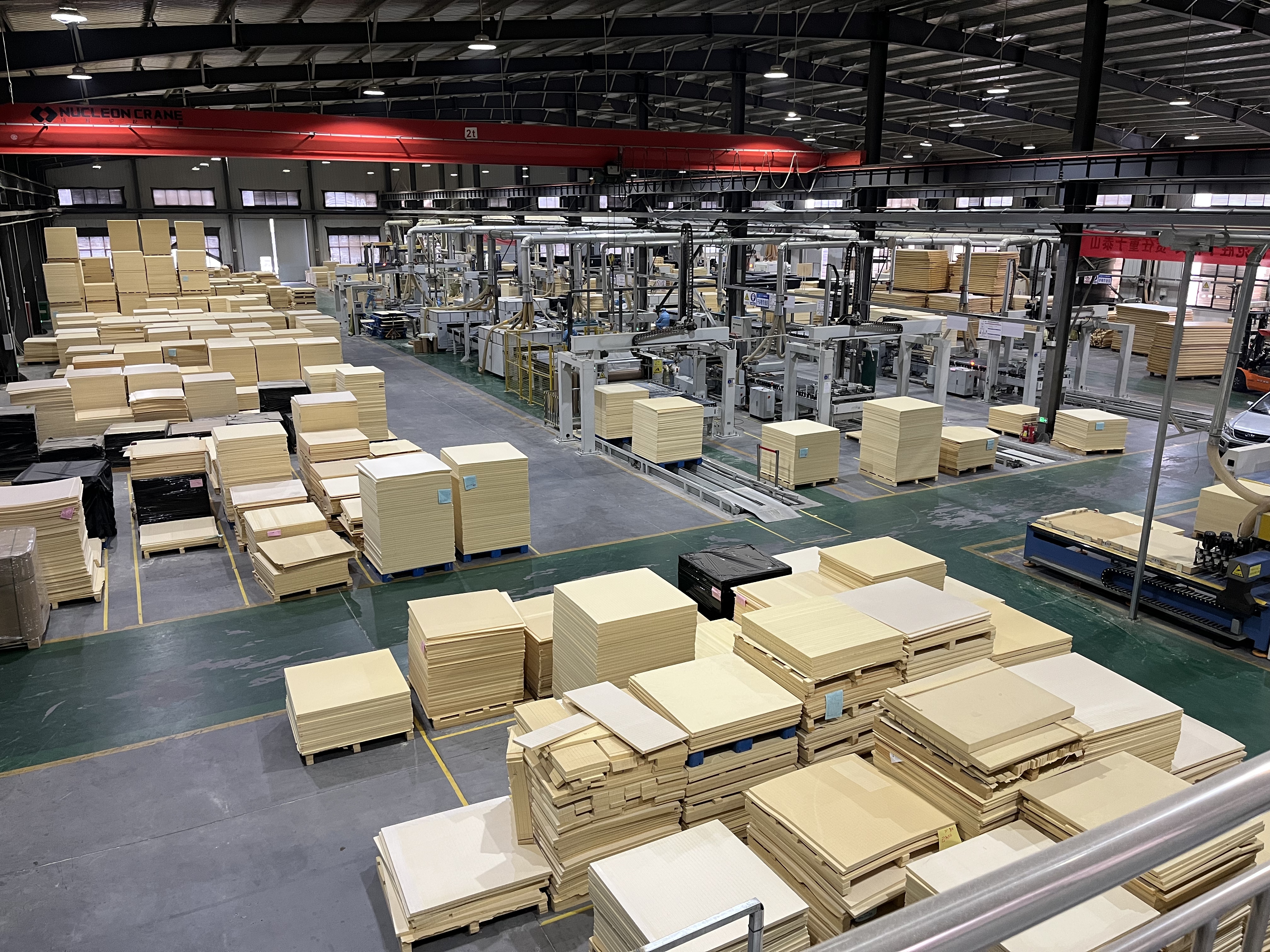 Usine certifi&eacute;e ISO produisant de la mousse PVC plaques avec des machines CNC automatis&eacute;es et une inspection de qualit&eacute; en 3 &eacute;tapes