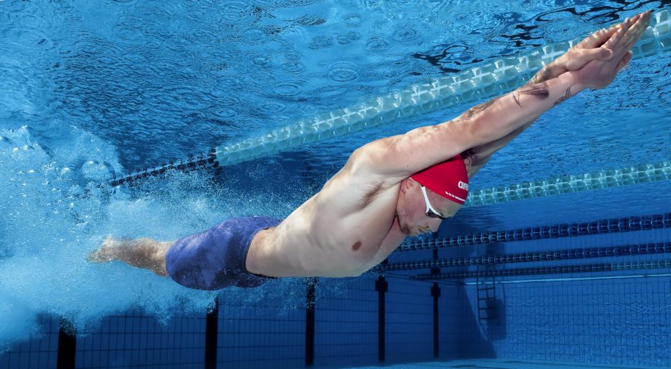 Arena Swimwear vs Speedo: Hĺbkov&aacute; anal&yacute;za pre konkurenčn&yacute;ch plavcov a v&yacute;robcov OEM