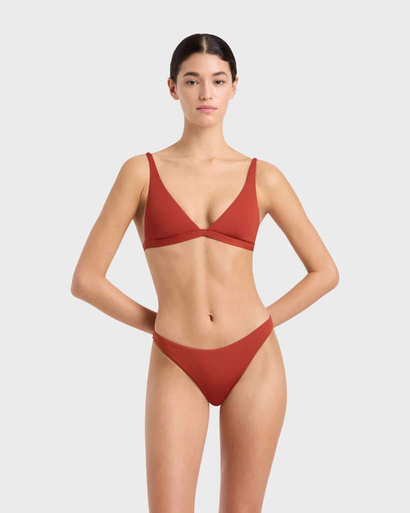 Saan Matatagpuan ang Lana Swimwear?