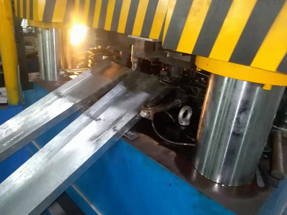 দুই চামচ ট্রিমিং এমবসিং দুইবার গঠনের জন্য ফিডার