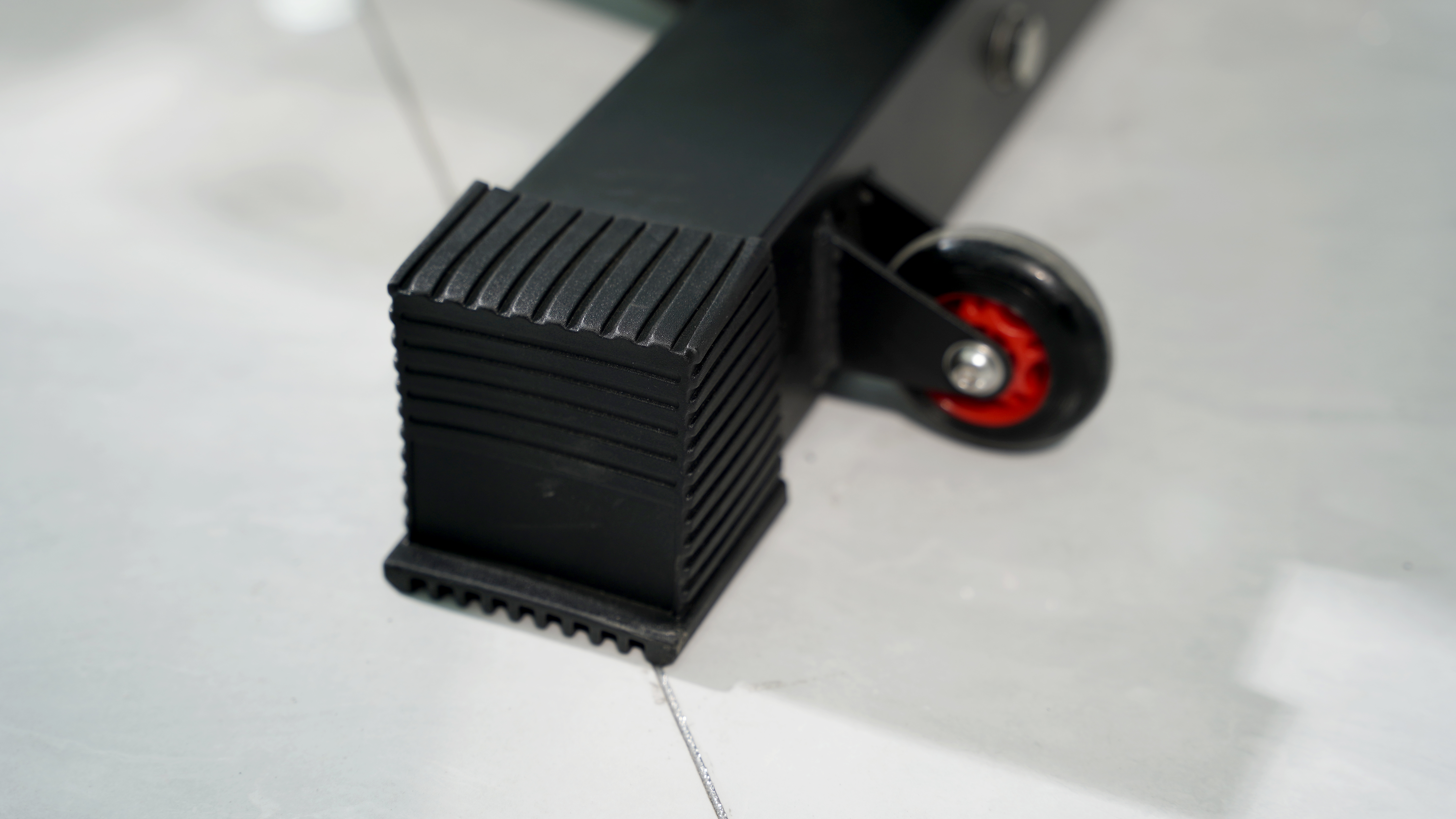 Bench FID azo zahana ara-barotra feno