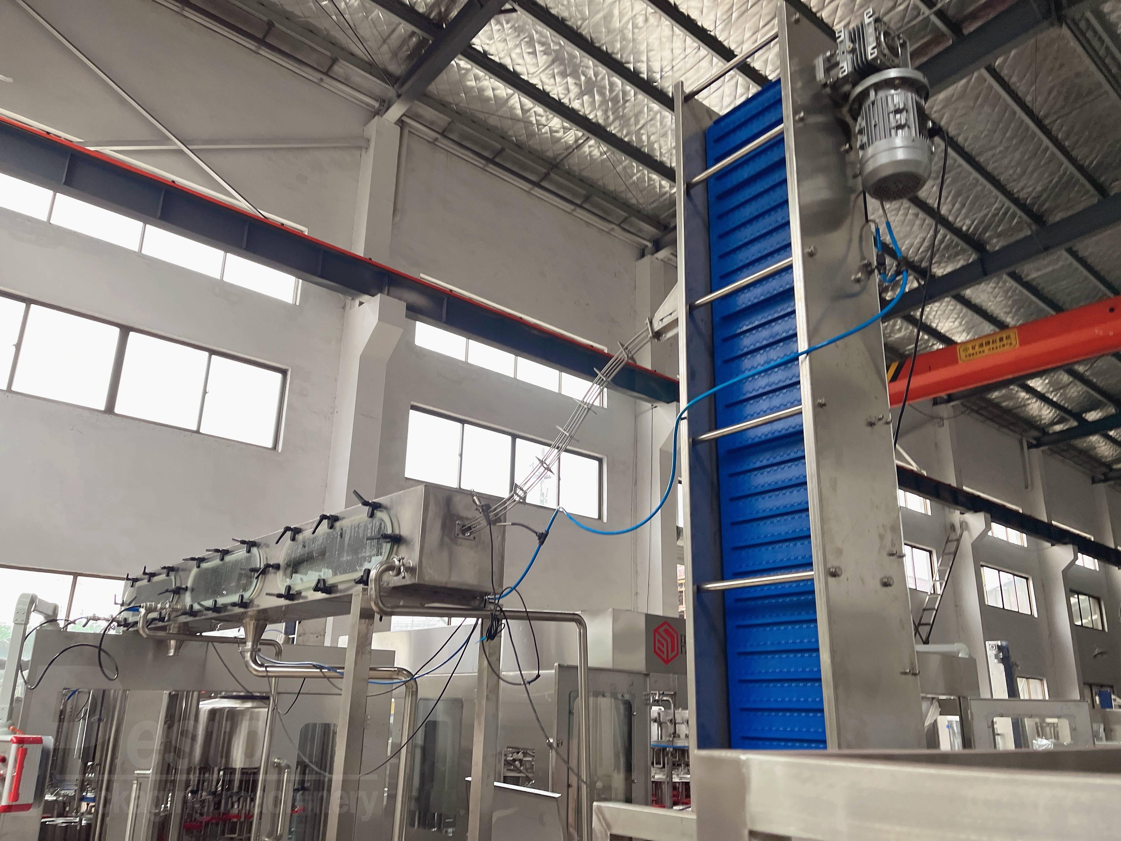 qaruuraa geejjibaa biiraa guutuu maashinii-kophee liftii