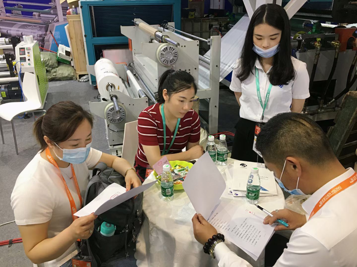 nh&agrave; sản xuất m&aacute;y cuộn phim k&eacute;o d&agrave;i corless