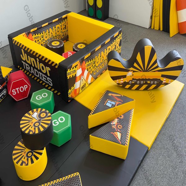 Conjunto de brinquedos EVA macio para área de recreação em construção