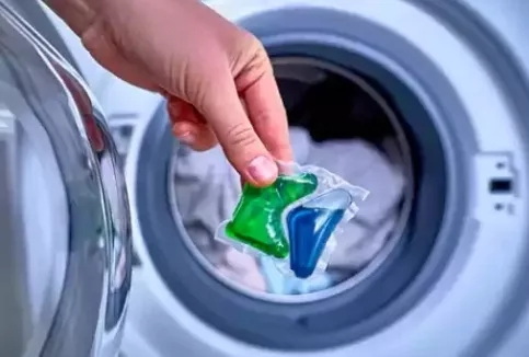 ¿Solo necesitas poner una cápsula de lavandería?