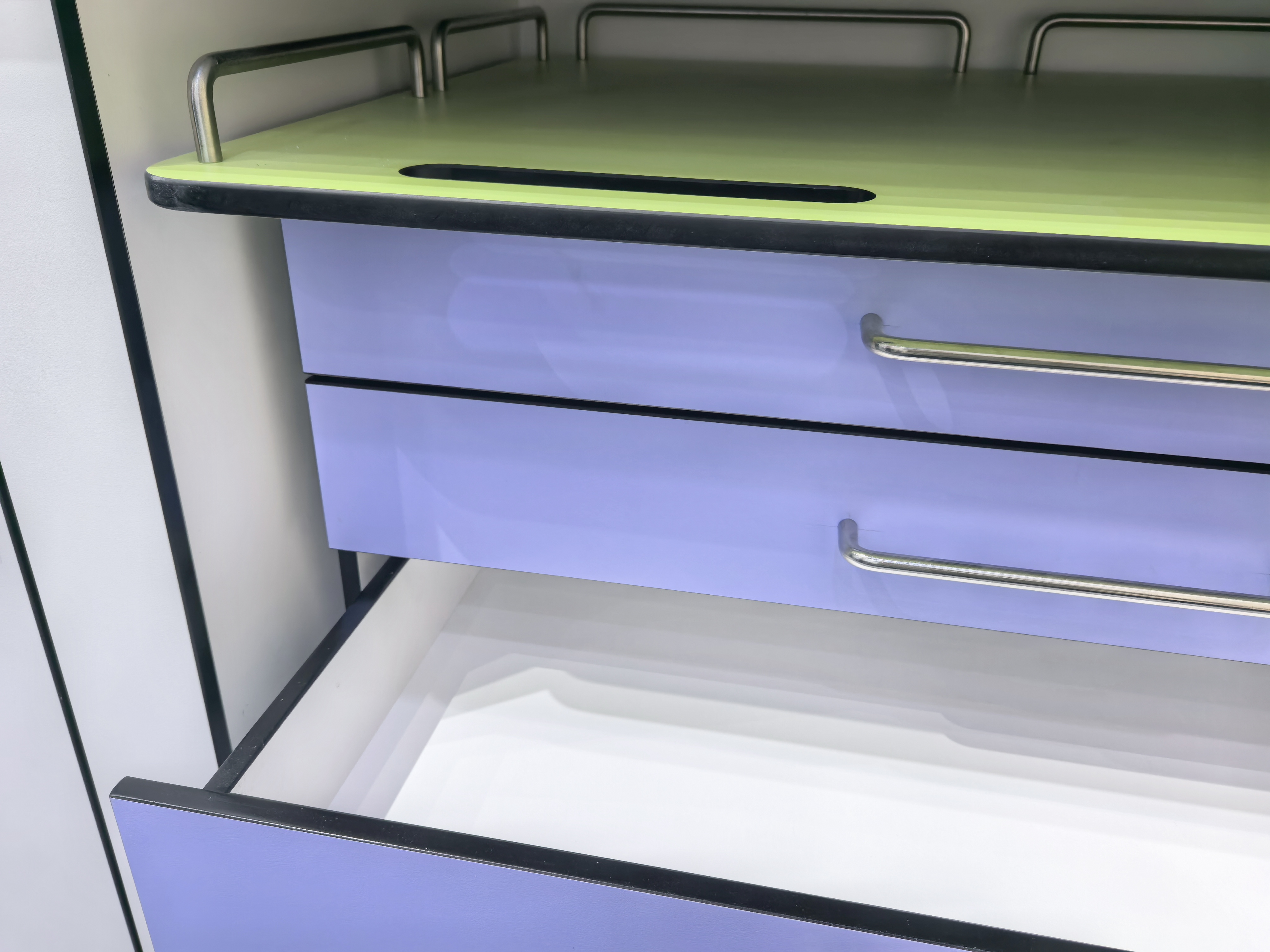 Panels mit chemisch resistenten kompakten Laminat mit probanden