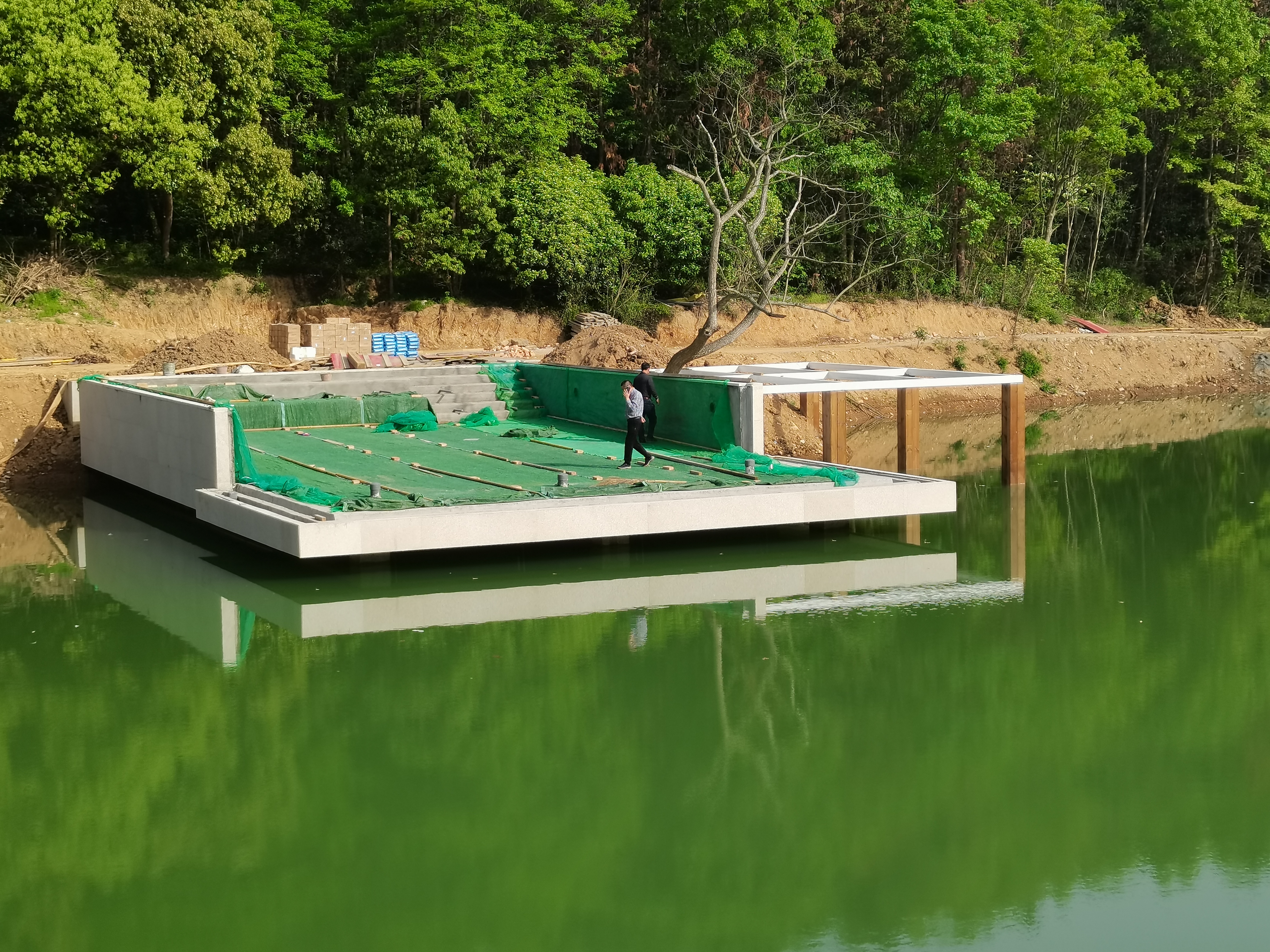 Piscina acrilica - installazione LEYU