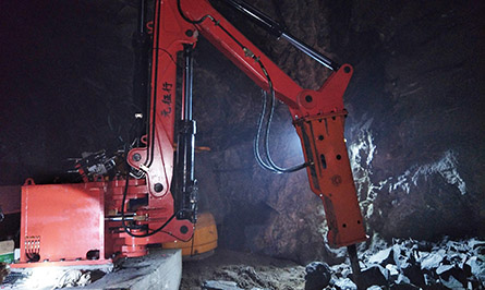 Sistem Boom Pemecah Batu Alas C600-3