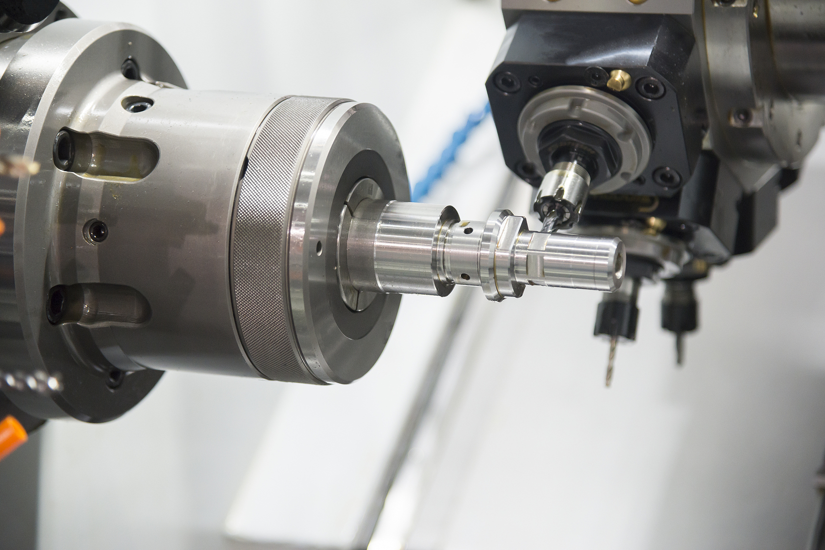 CNC vřetenov&yacute; motor - CNC stroj