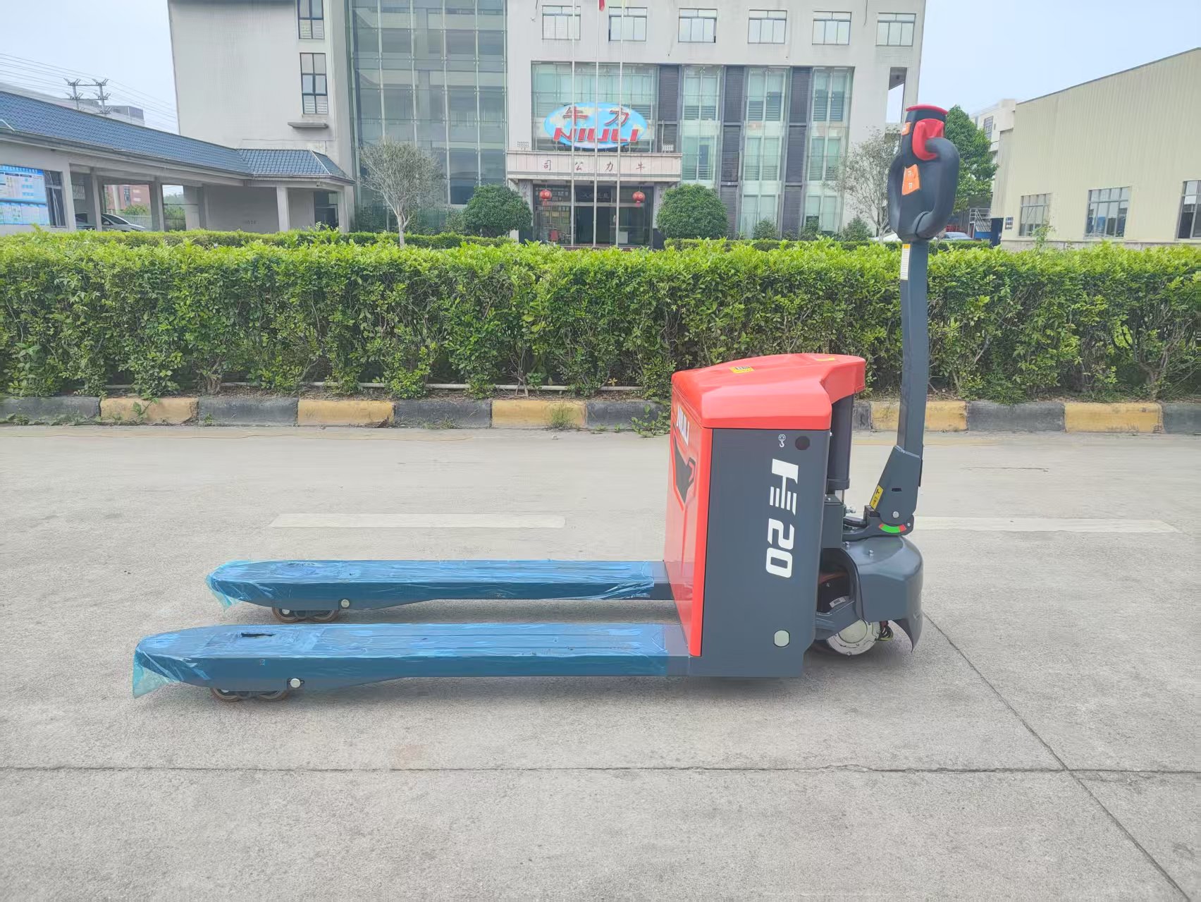 Xe n&acirc;ng pallet