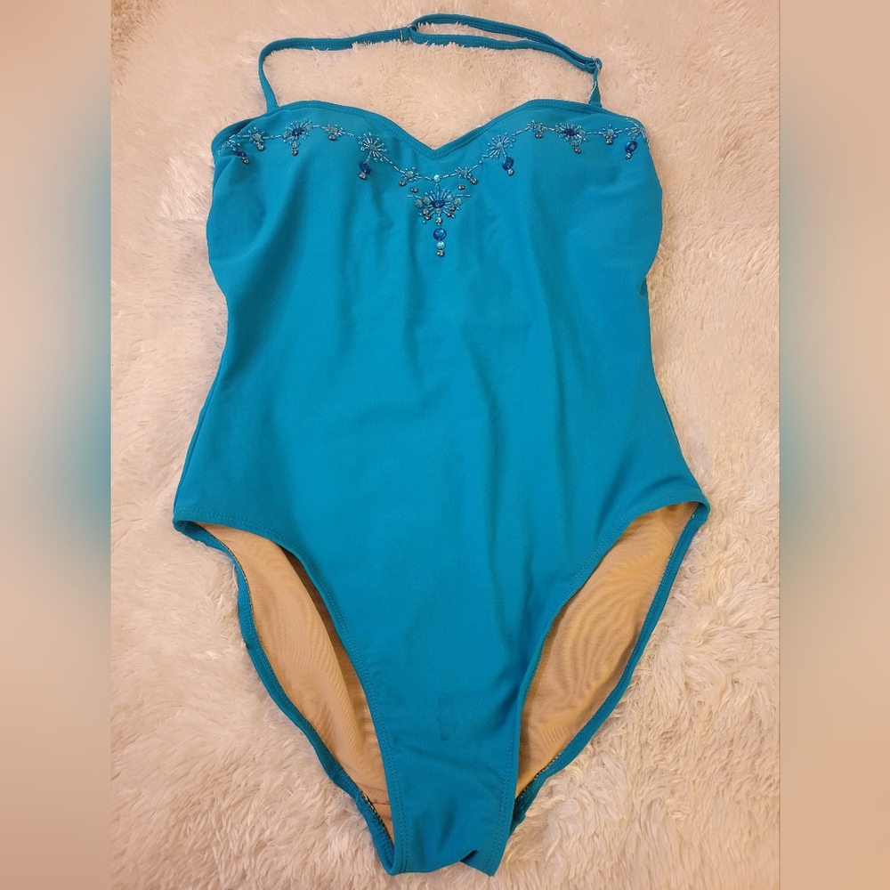 ชุดว่ายน้ำ Shape Fx ซื้อได้ที่ไหน