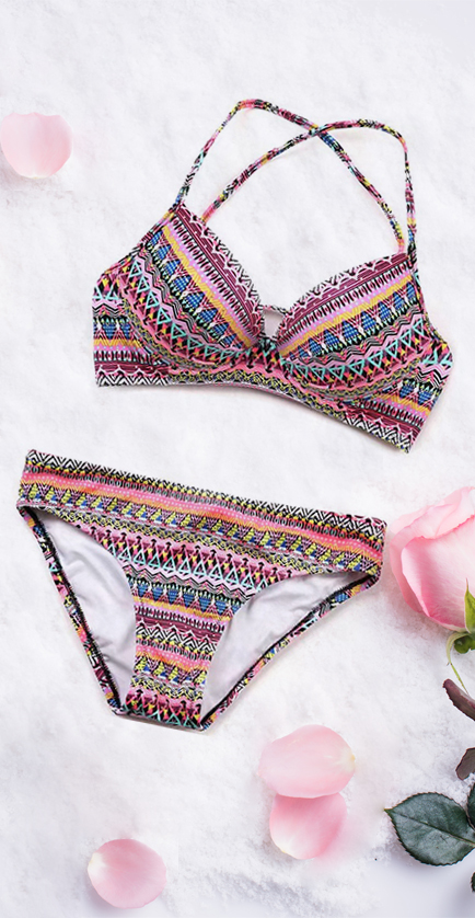 Këtu është një udhëzues për stilin e bikini që po kërkoni