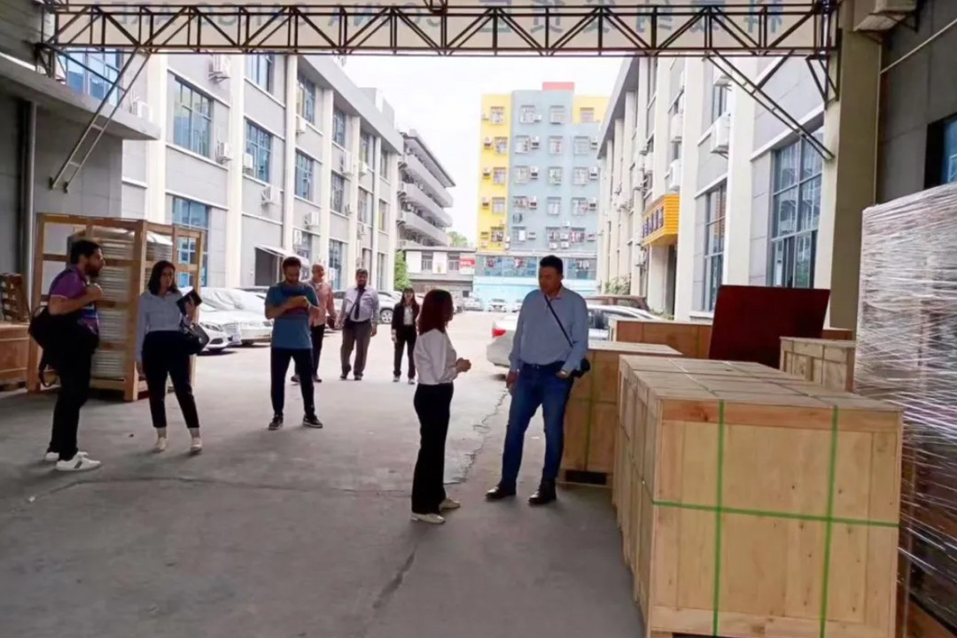 Delegasi UEA Kunjungi Kantor Pusat COVNA untuk Mendorong Kerjasama (7)