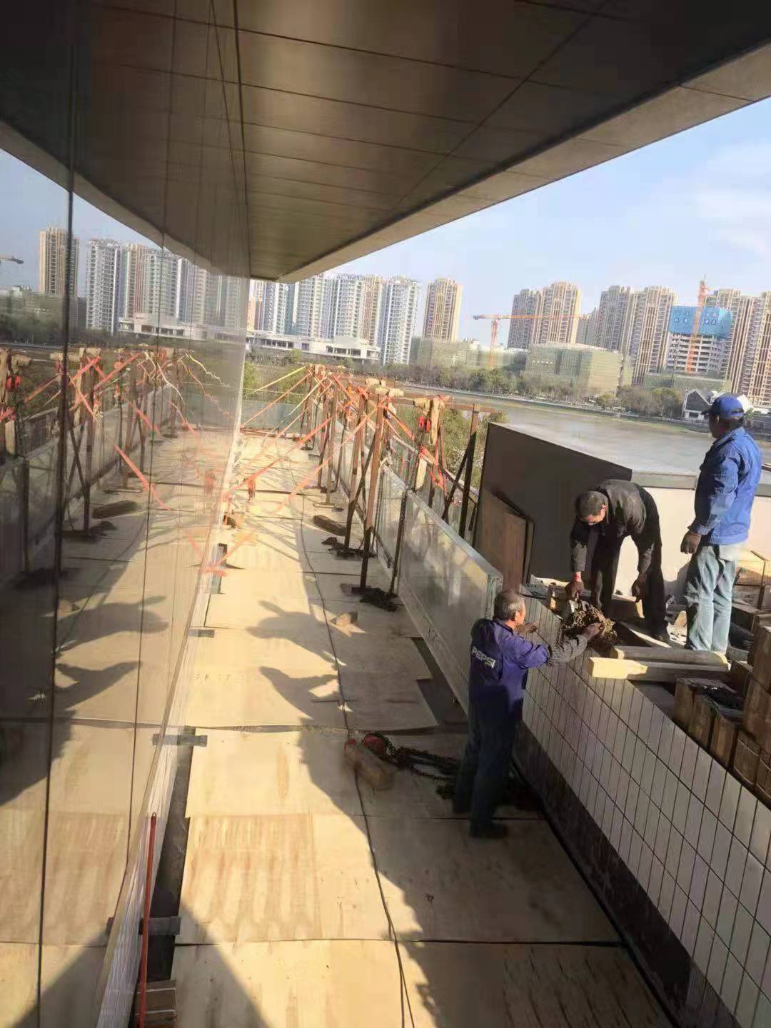 Ufungaji wa ukuta wa bwawa la kuogelea la Acrylic - LEYU ACRYLIC