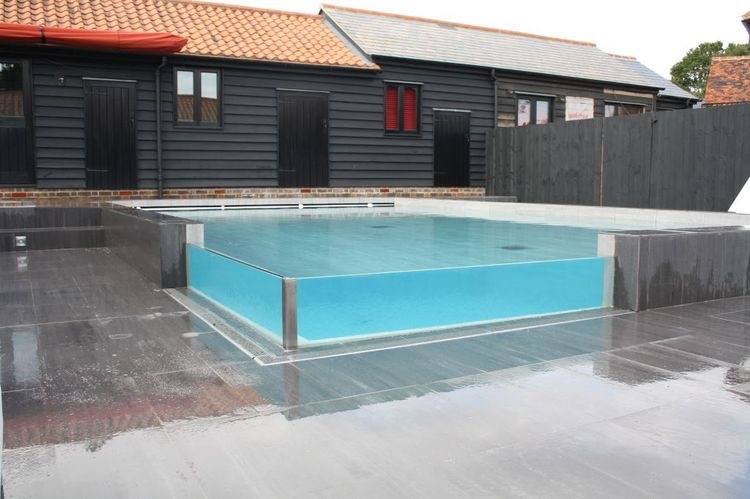 Piscina fuori terra in acrilico - LEYU