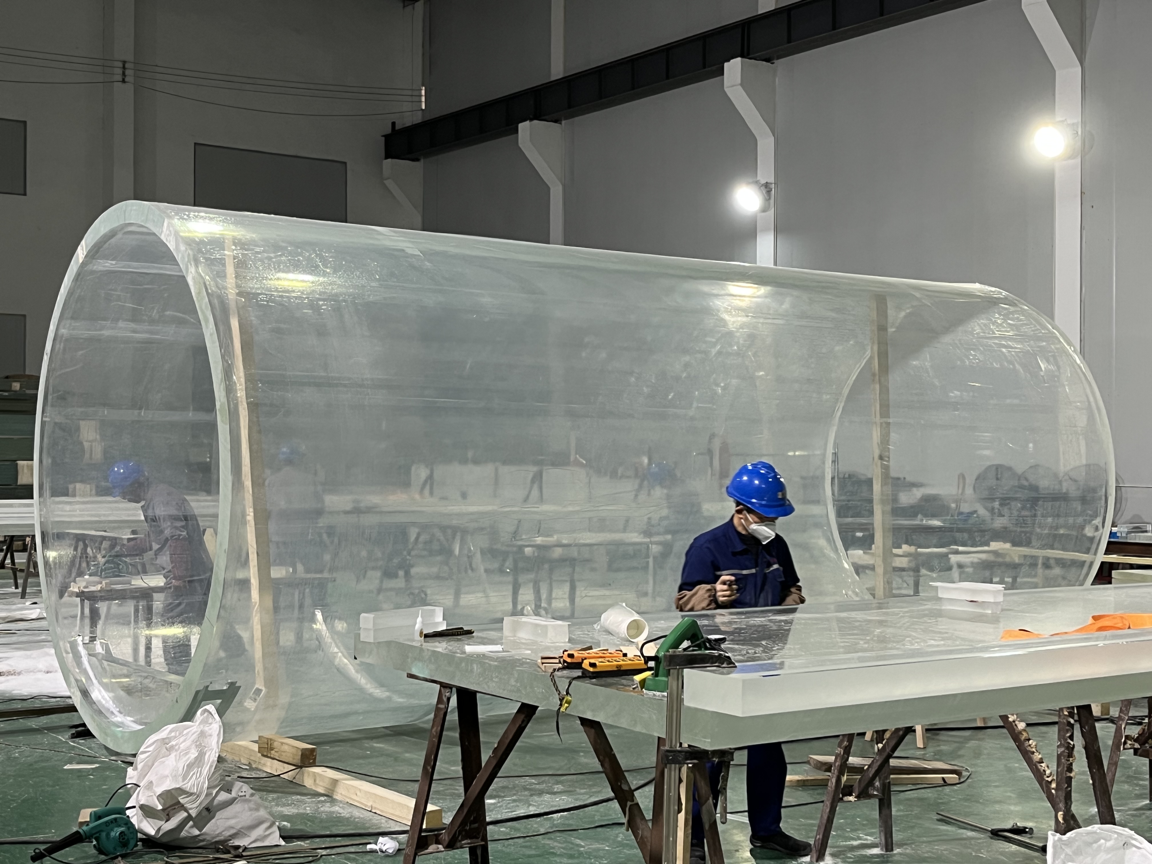 Acrylic cylindrical aquarium - Kiwanda