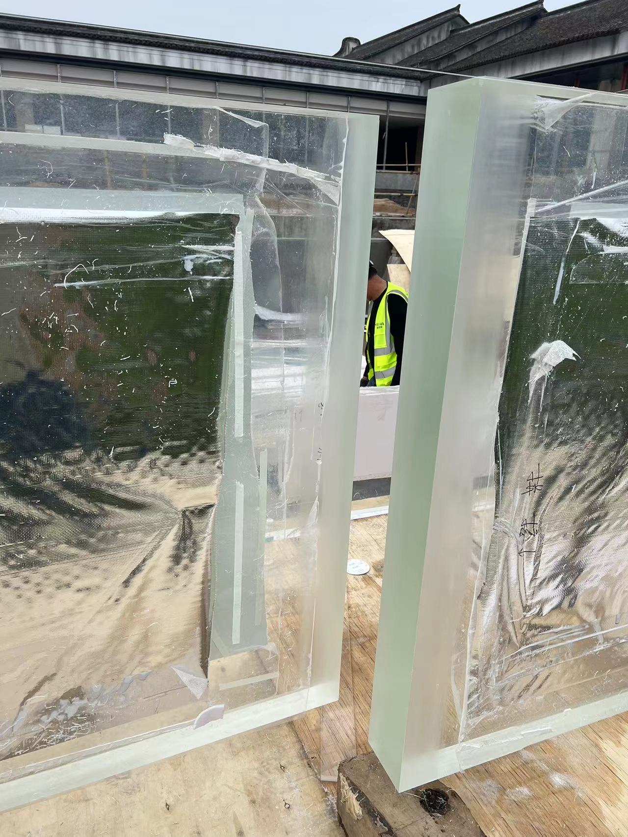 Hewza avjeniy&ecirc; ya acrylic - sazkirina LEYU