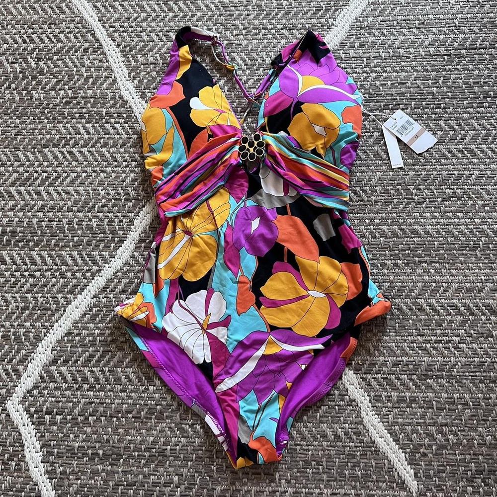 On comprar els vestits de bany de Trina Turk?