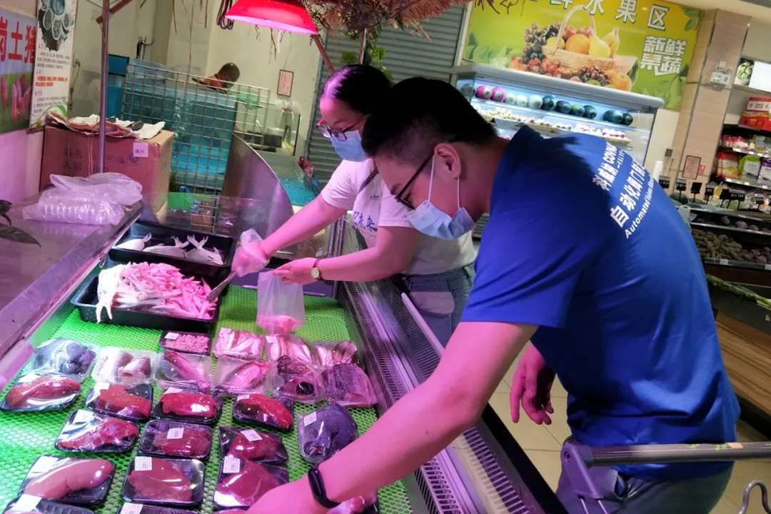 discusi&oacute;n sobre los platos para la cena