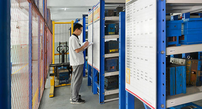 area stampaggio plastiche bobine di accensione presso stabilimento certificato IATF 16949