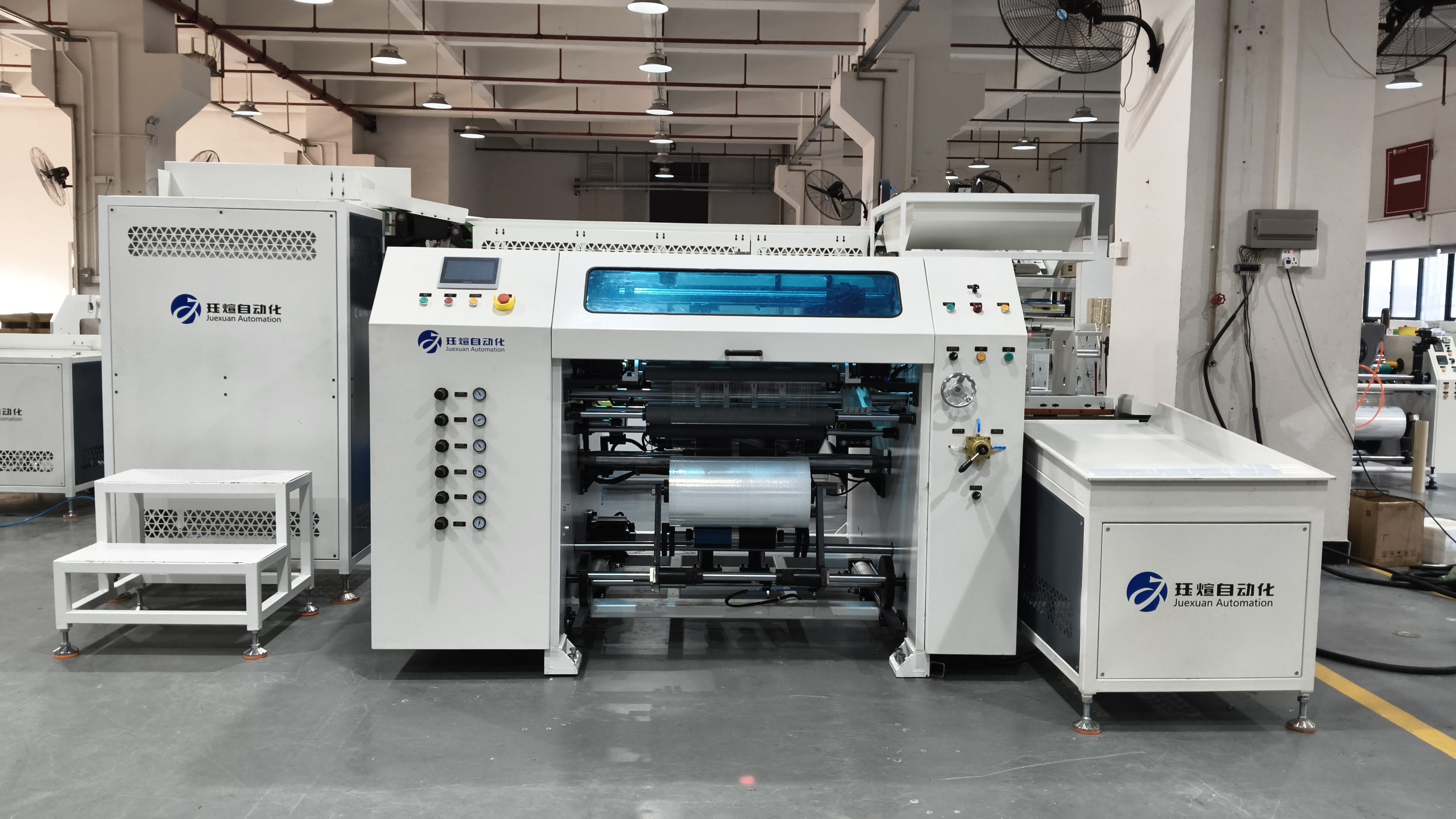 Cortadora rebobinadora de pel&iacute;cula estirable completamente autom&aacute;tica