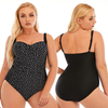 Mulheres plus size em trajes de banho