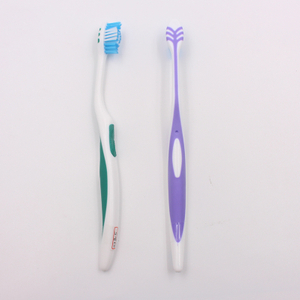 Cepillo de dientes compacto para adultos