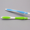 Зубная щетка для взрослых с простым стилем