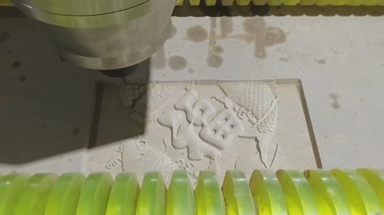 1325CNC-Router-Export nach Litauen | Fallstudie zum Schneiden und Reliefgravieren von Acryl mit 7,5 kW 