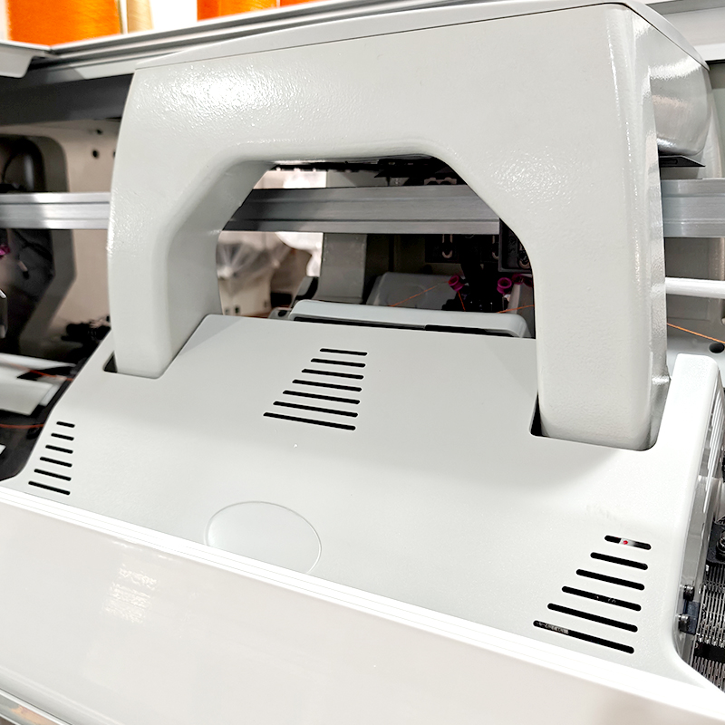 Machine &agrave; tricoter par insertion