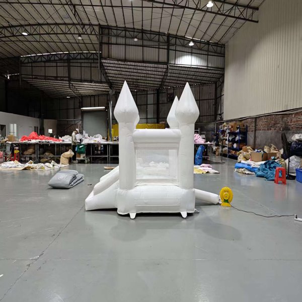 القلعة البيضاء-الحارس-القابل للنفخ-مع-الشريحة-للأطفال-تأجير-الحفلات-الأعمال-2