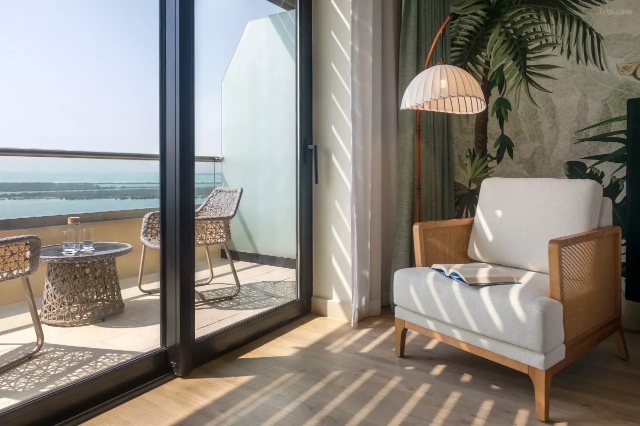 &Ccedil;in'den otel mobilyaları
