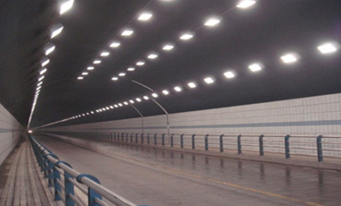Investigación sobre la aplicación del sistema de inducción luminiscente de almacenamiento de energía en la reconstrucción de seguridad vial de túneles de carreteras de bajo grado